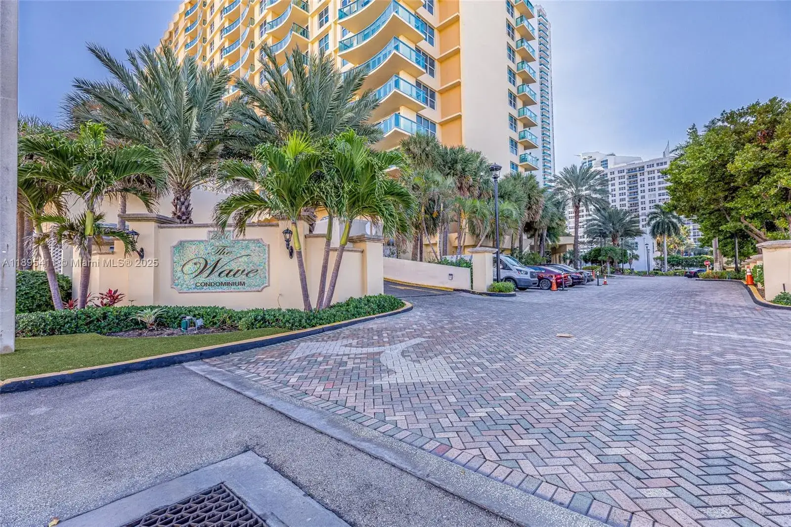 1 bedroom 1 bath Residential for sale at 2501 S Ocean Dr # 439, Hollywood FL 33019