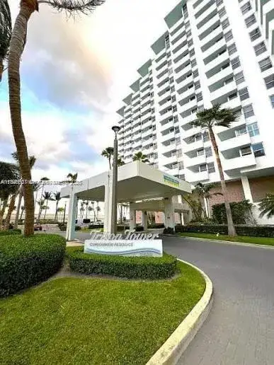 1 bedroom 1 bath Residential Lease for rent at 2899 Collins Ave # 1746, Miami Beach FL 33140