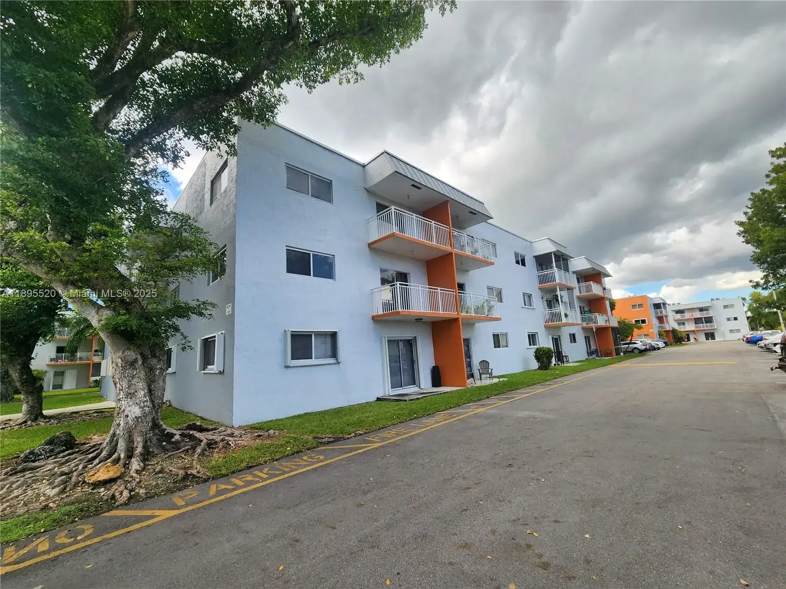 2 bedroom 2 bath Residential for sale at 11309 SW 200th St # C, Miami FL 33157