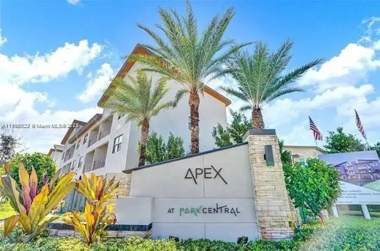 2 bedroom 2 bath Residential for sale at 7815 NW 104th Ave # 04, Doral FL 33178