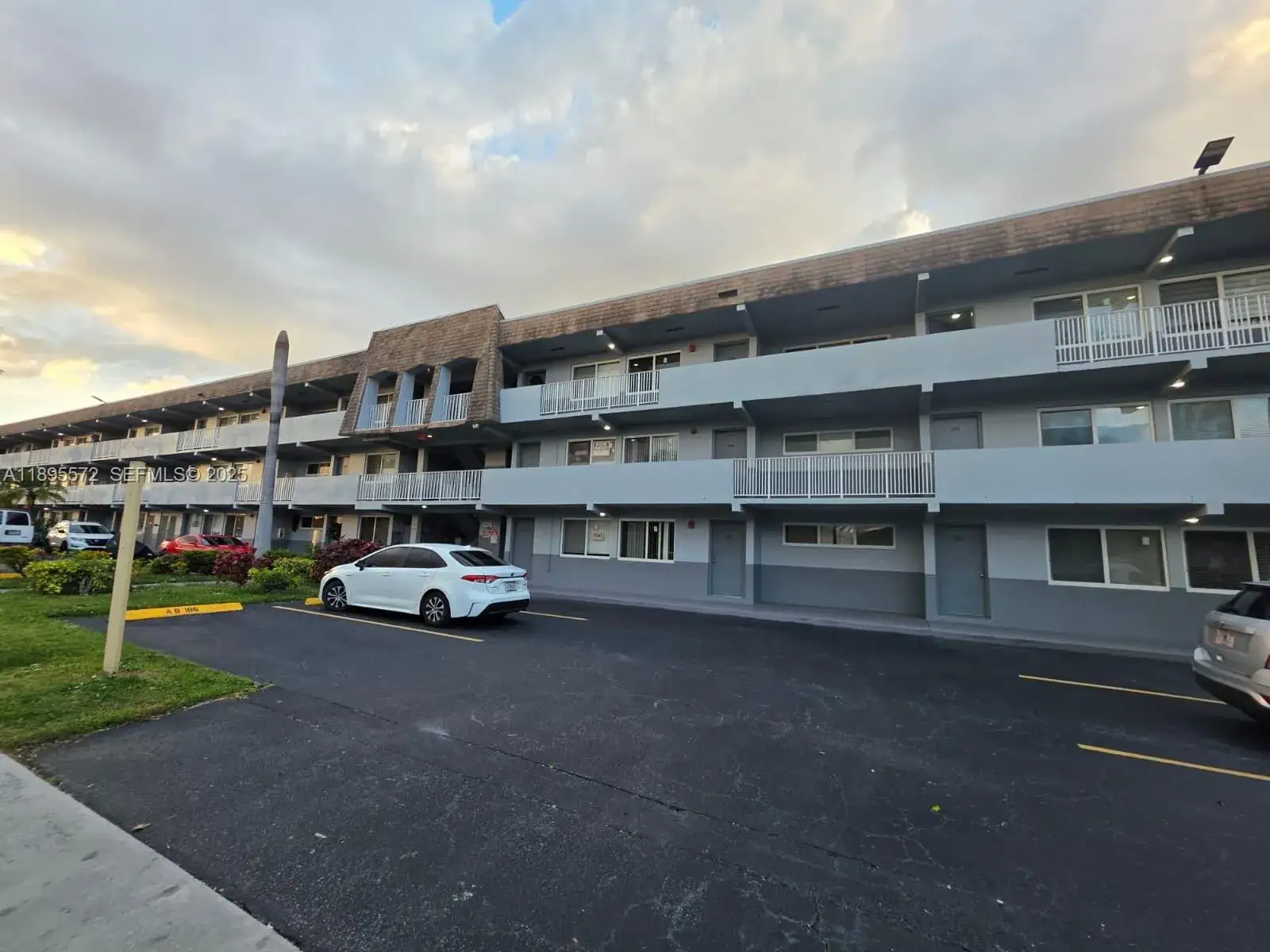 2 bedroom 1 bath Residential for sale at 11005 SW 1st St # 207, Sweetwater FL 33174