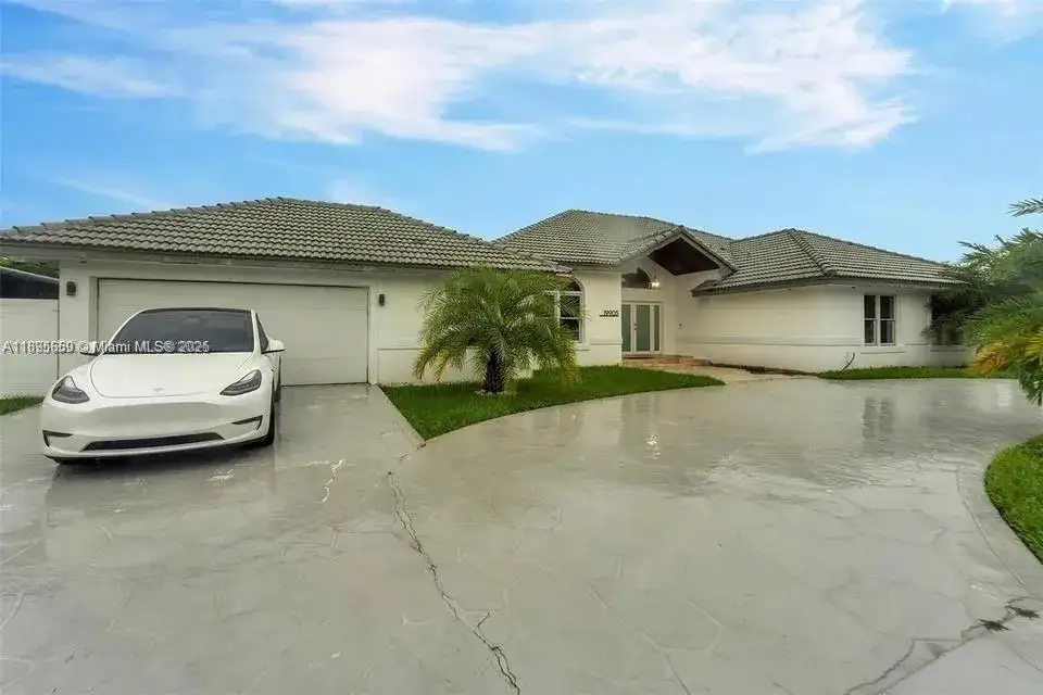 4 bedroom 4 bath Residential Lease for rent at 19905 SW 135th Ave, Miami FL 33177
