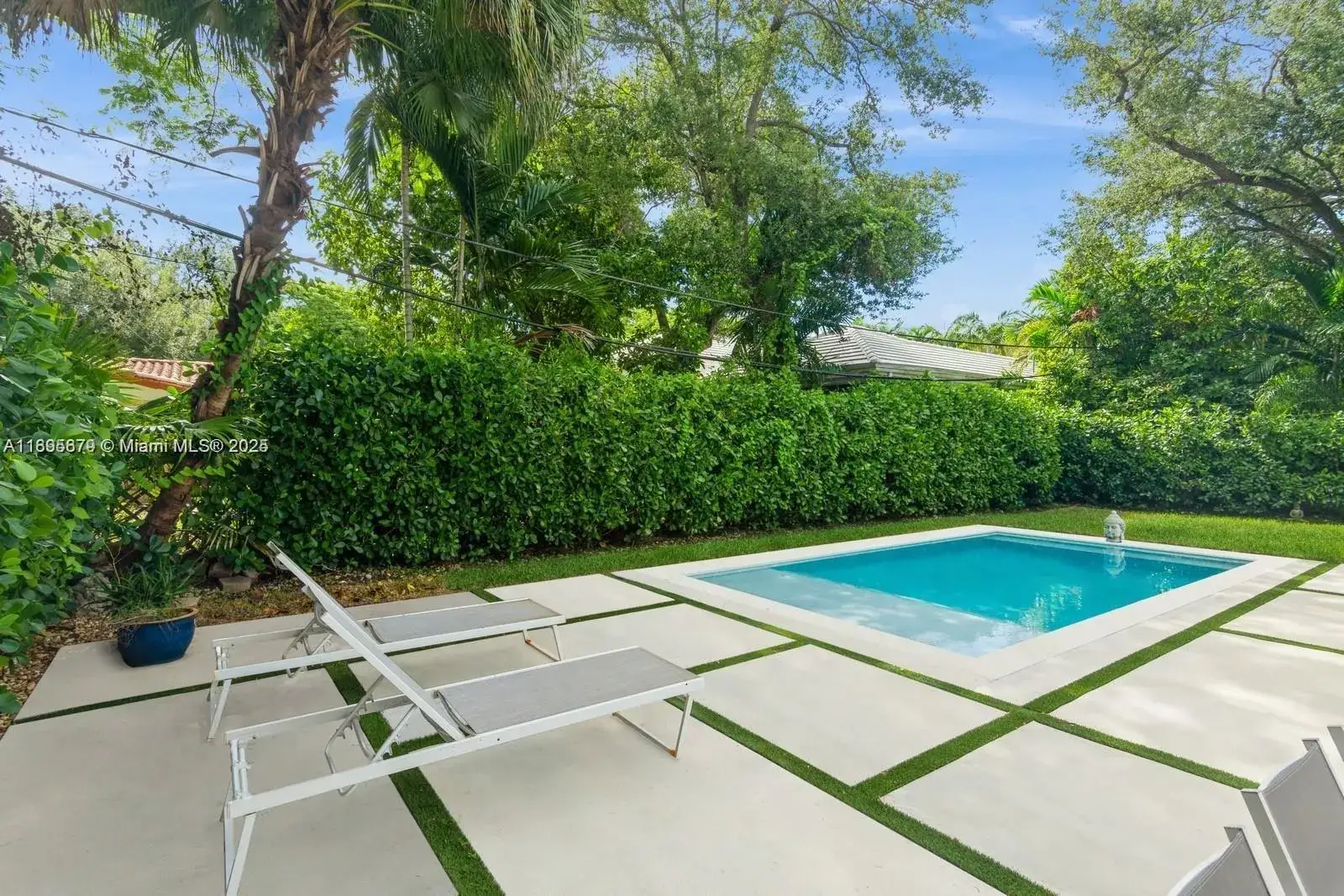 2 bedroom 2 bath Residential Lease for rent at 1225 Tangier St, Coral Gables FL 33134