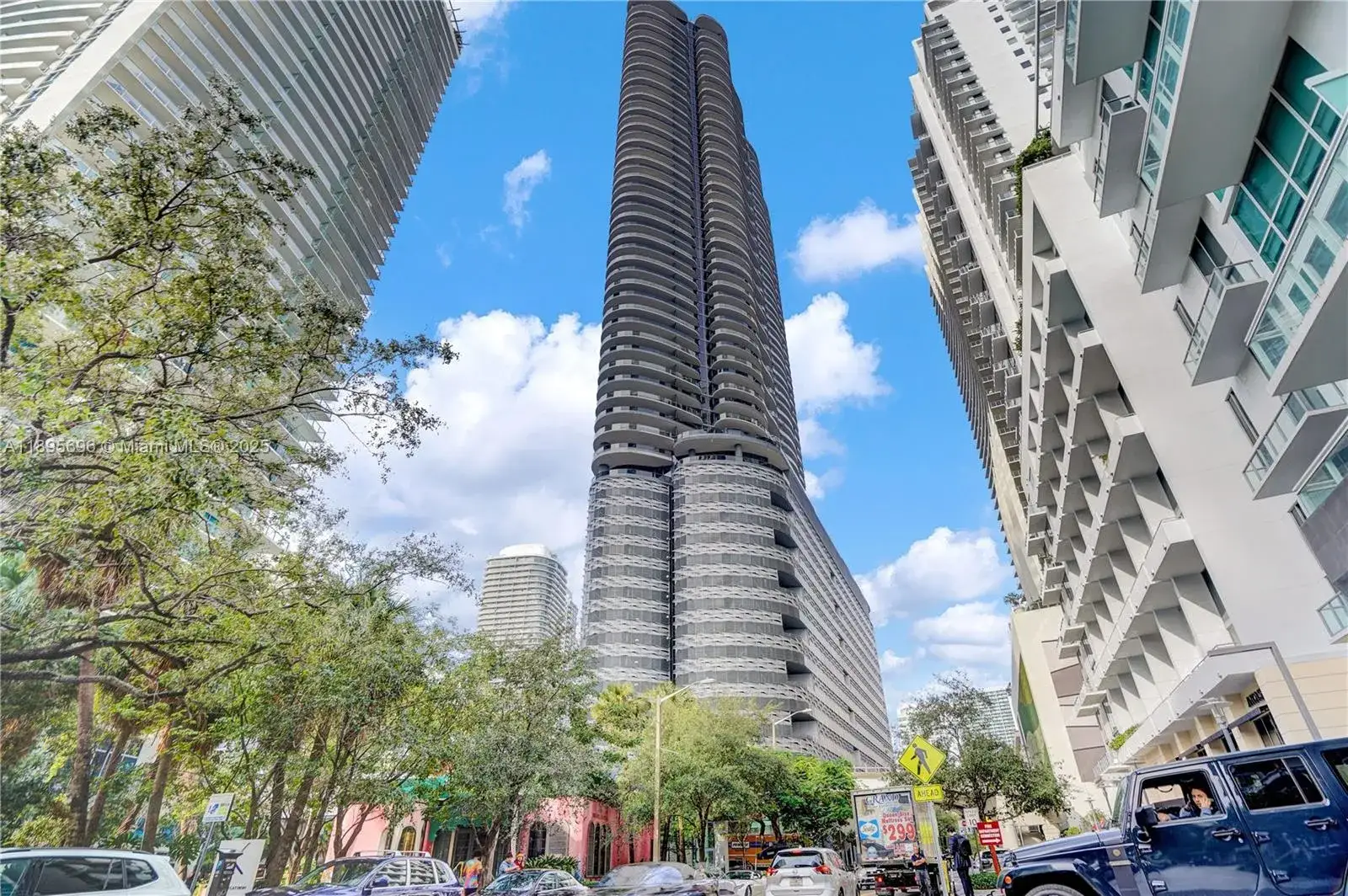 1 bedroom 2 bath Residential for sale at 1000 Brickell Plaza # 3905, Miami FL 33131