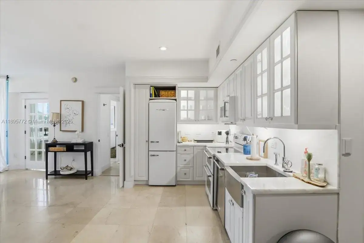 2 bedroom 2 bath Residential for sale at 350 S Miami Ave # 1205, Miami FL 33130