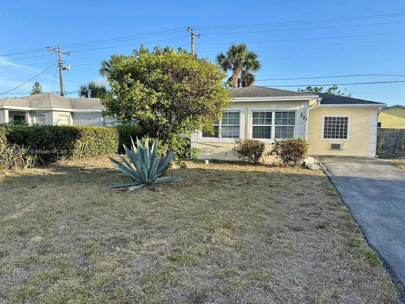 2 bedroom 1 bath Residential Lease for rent at 221 W 27th St # 221, Riviera Beach FL 33404
