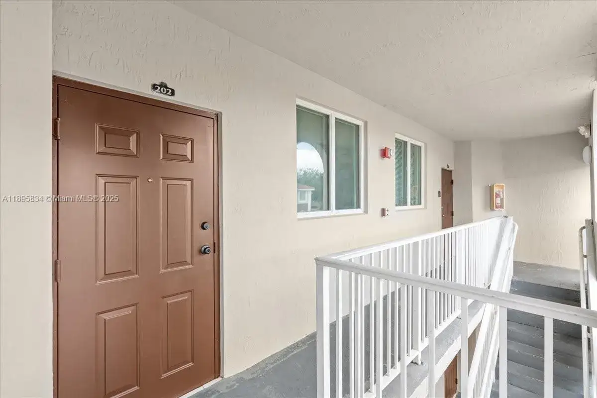 3 bedroom 2 bath Residential for sale at 1677 SE 27th Ct # 202, Homestead FL 33035