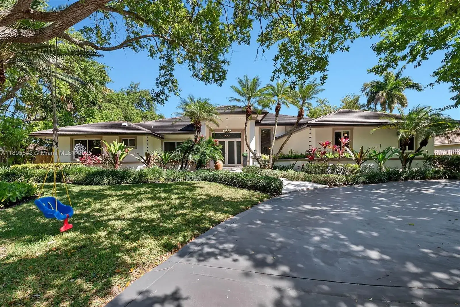 5 bedroom 4 bath Residential for sale at 16723 SW 78th Pl, Palmetto Bay FL 33157