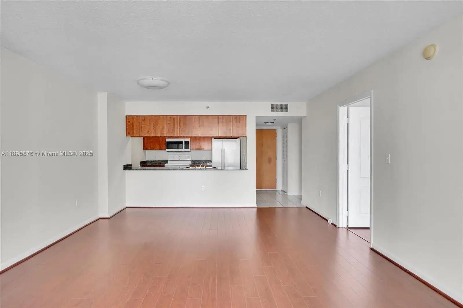1 bedroom 1 bath Residential for sale at 1200 Brickell Bay Dr # 2821, Miami FL 33131