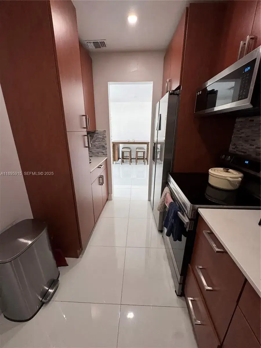 1 bedroom 1 bath Residential Lease for rent at 7200 SW 4th St # 1, Miami FL 33144