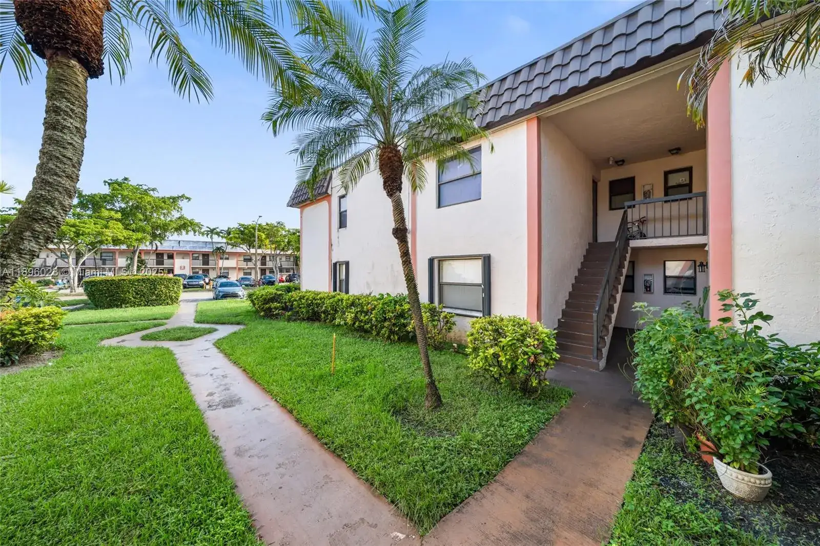 2 bedroom 2 bath Residential for sale at 861 NE 207th Ln # 14, Miami FL 33179
