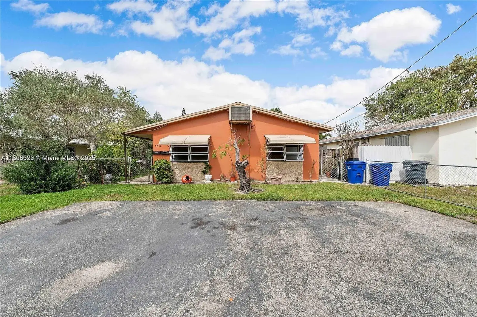 2 bedroom 1 bath Residential Lease for rent at 5831 Taylor St # 2, Hollywood FL 33021