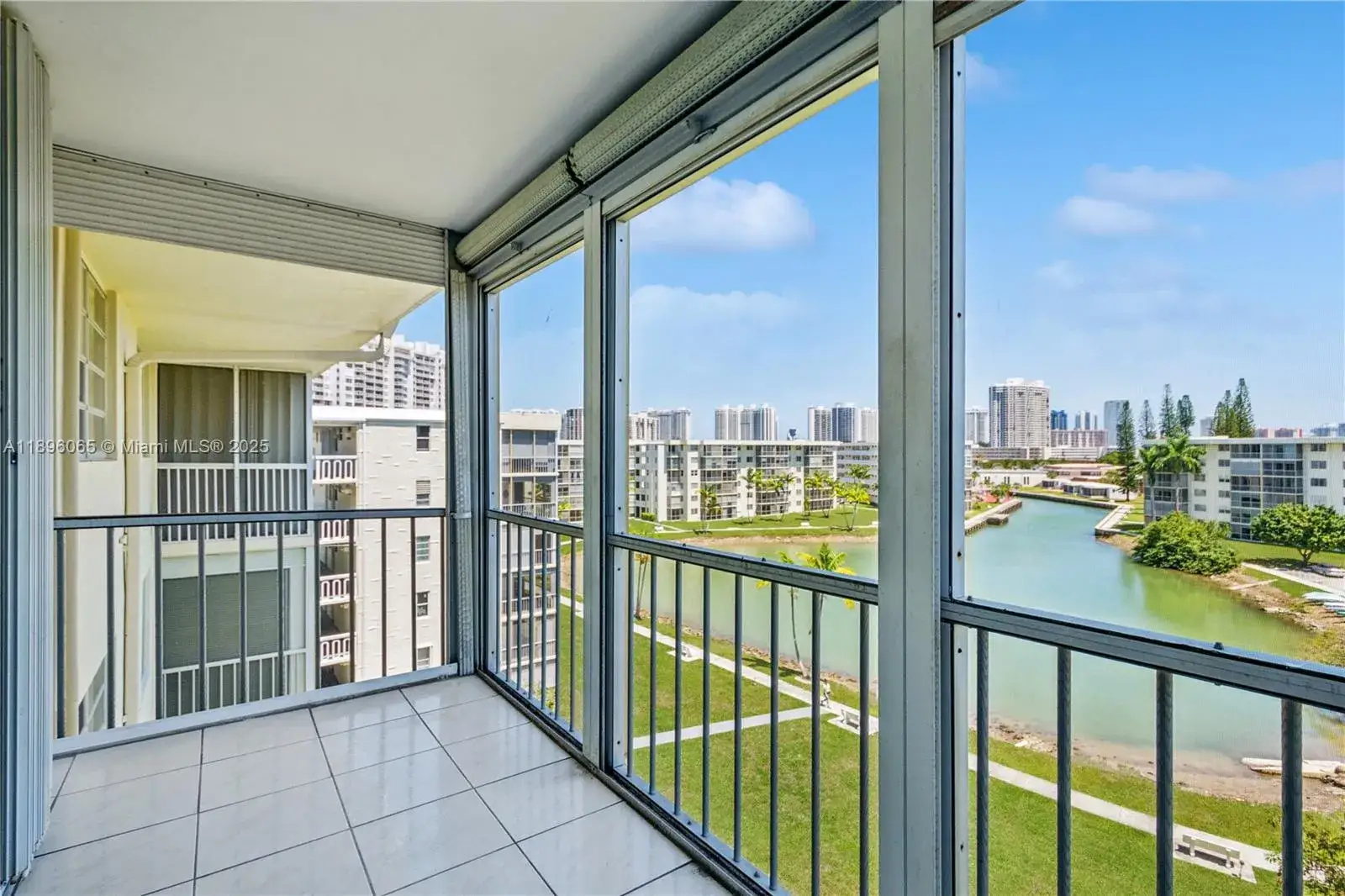 1 bedroom 1 bath Residential for sale at 2851 Leonard Dr # J610, Aventura FL 33160