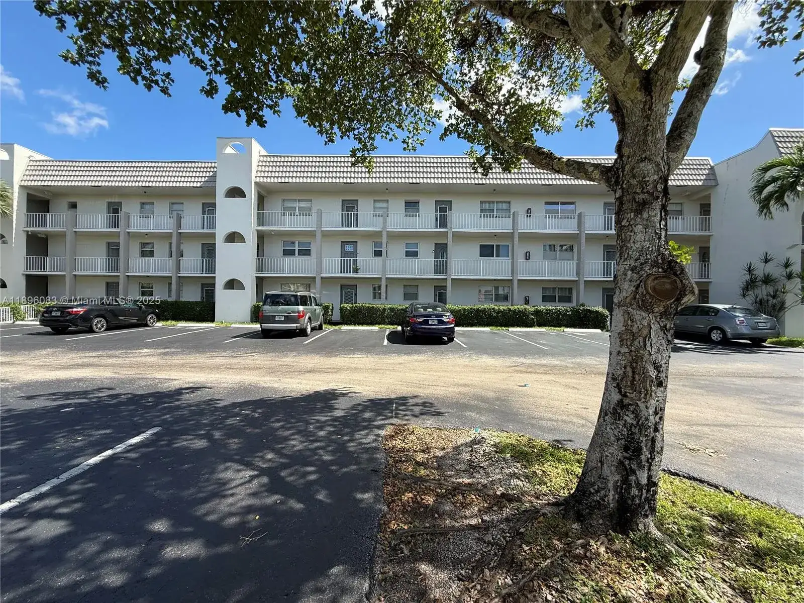 2 bedroom 2 bath Residential for sale at 8450 Sunrise Lakes Blvd # 111, Sunrise FL 33322