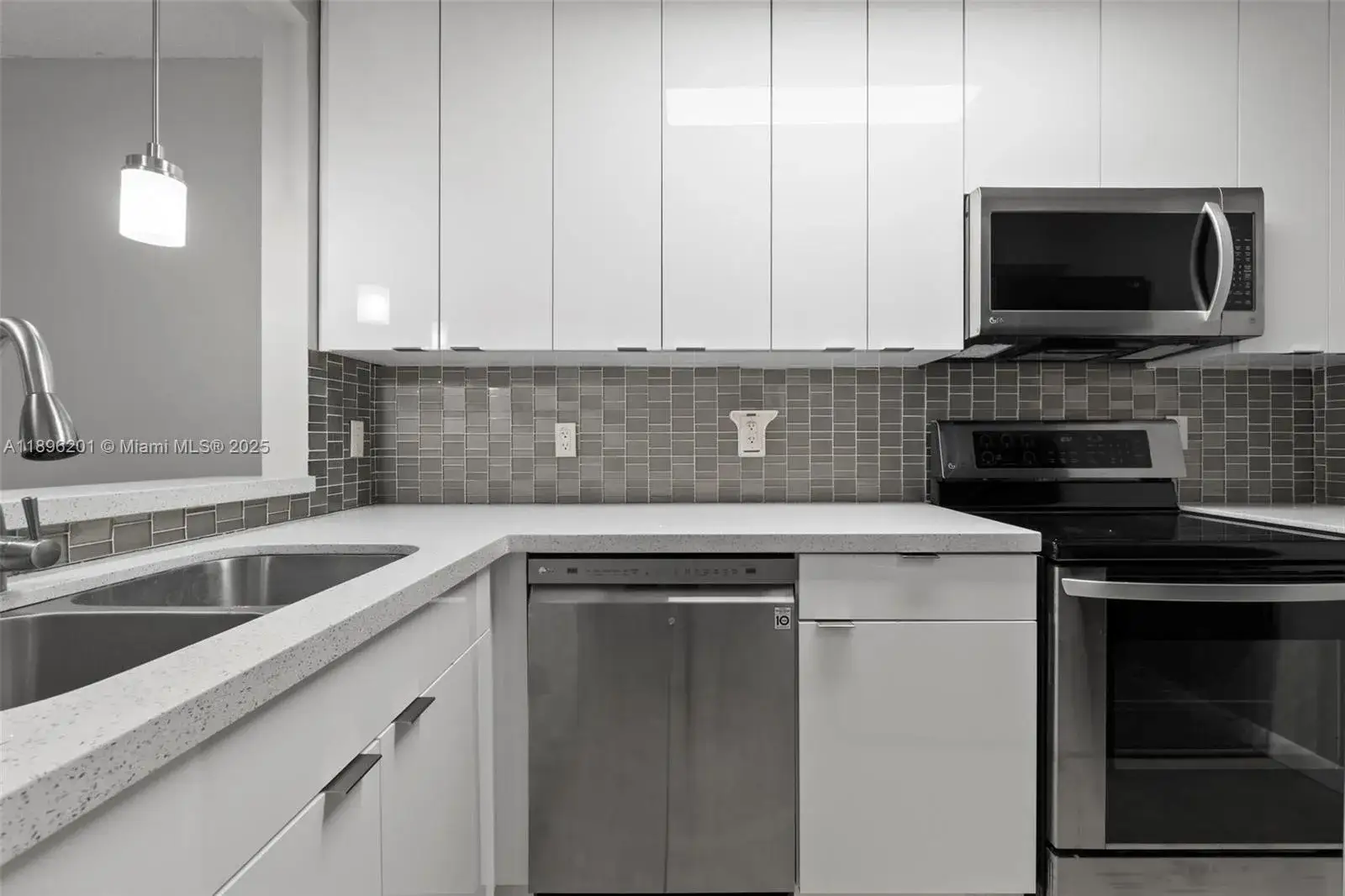 2 bedroom 2 bath Residential Lease for rent at 3586 N University Dr # 6, Coral Springs FL 33065