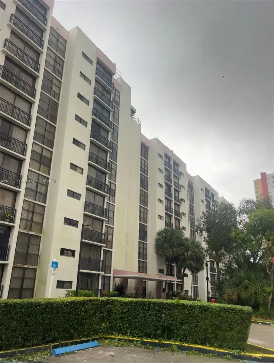 2 bedroom 2 bath Residential for sale at 16909 N Bay Rd # 421, Sunny Isles Beach FL 33160