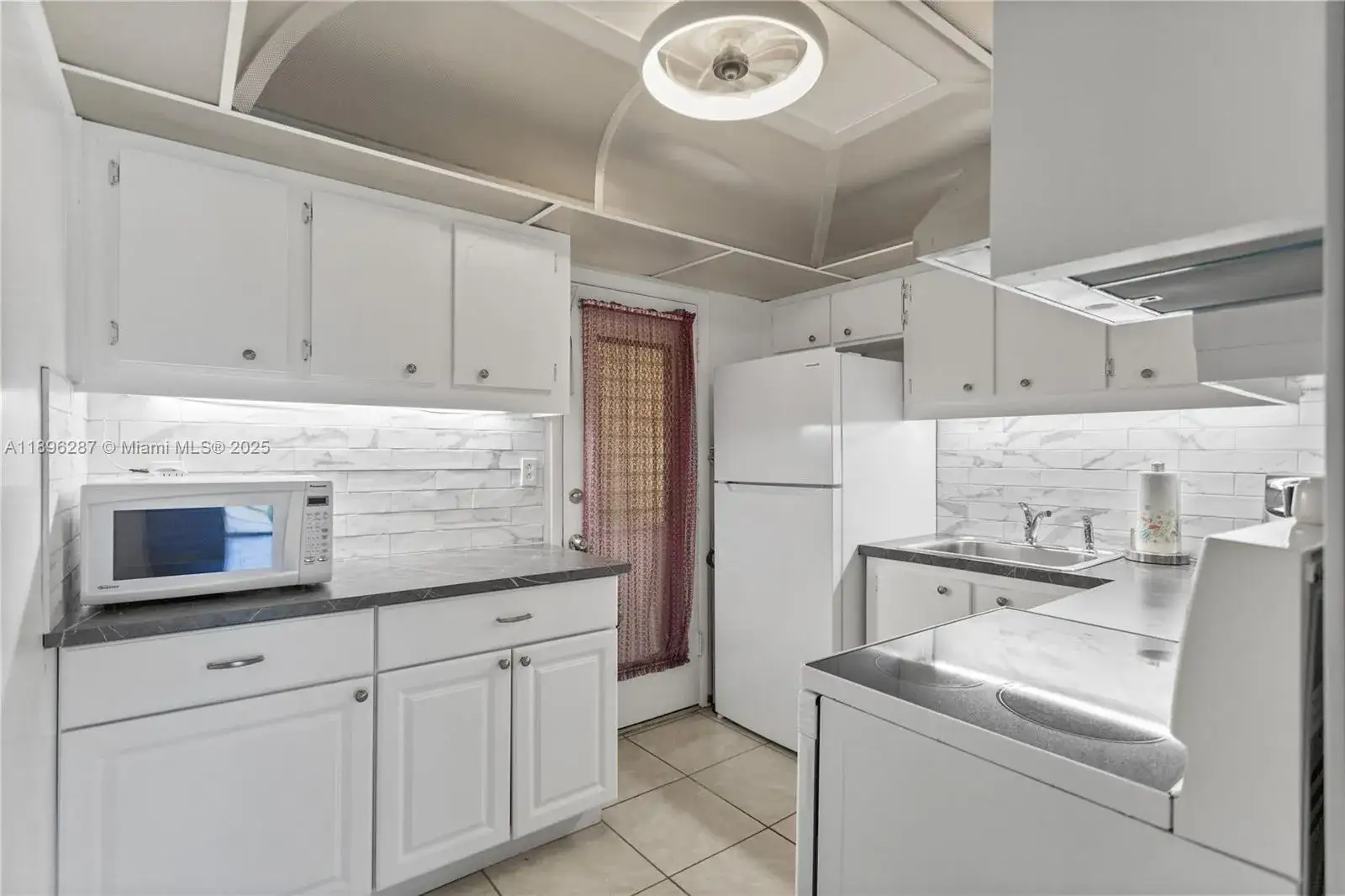 1 bedroom 1 bath Residential for sale at 17001 NE 13th Ave # 214, Miami FL 33162