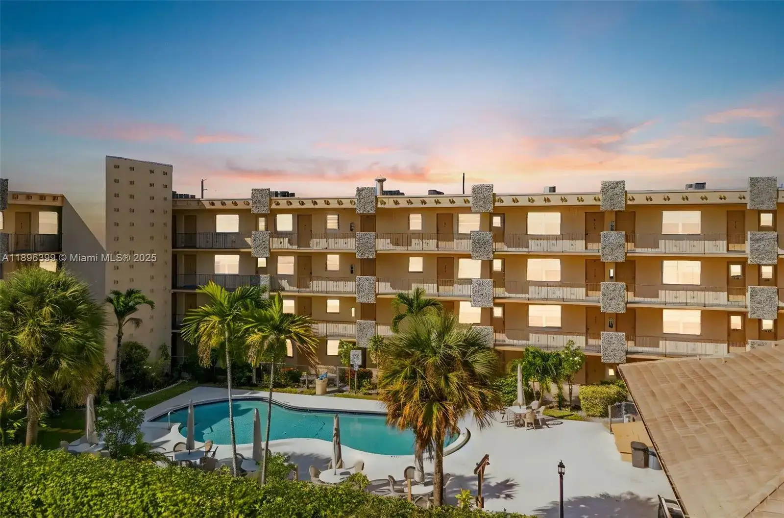1 bedroom 1 bath Residential for sale at 2145 Pierce St # 305, Hollywood FL 33020
