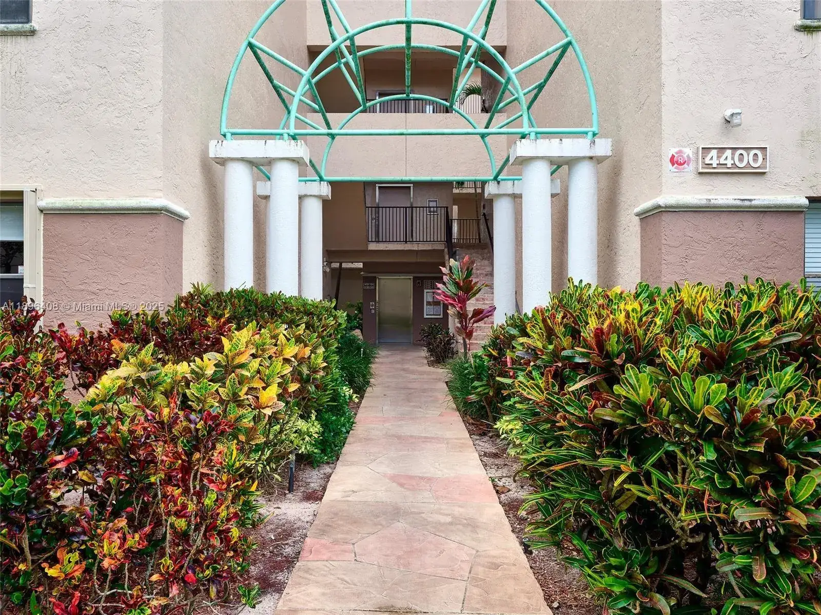 3 bedroom 2 bath Residential for sale at 4400 NW 30th St # 224, Coconut Creek FL 33066