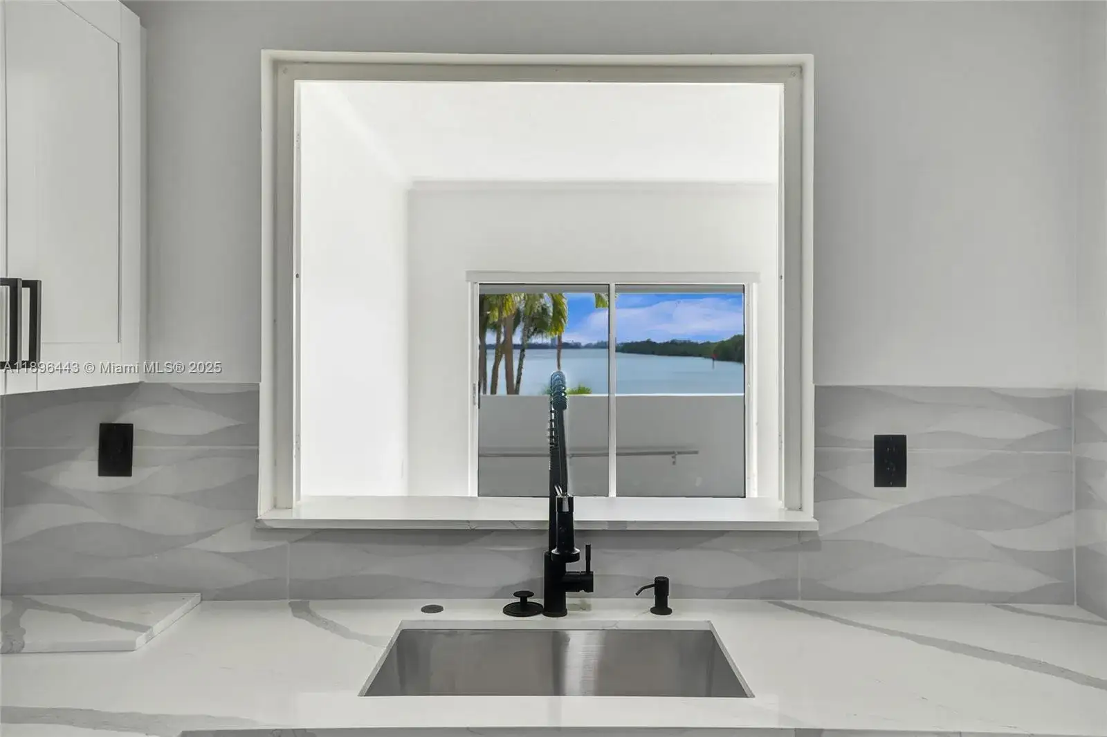 1 bedroom 1 bath Residential for sale at 500 Bayview Dr # 118, Sunny Isles Beach FL 33160