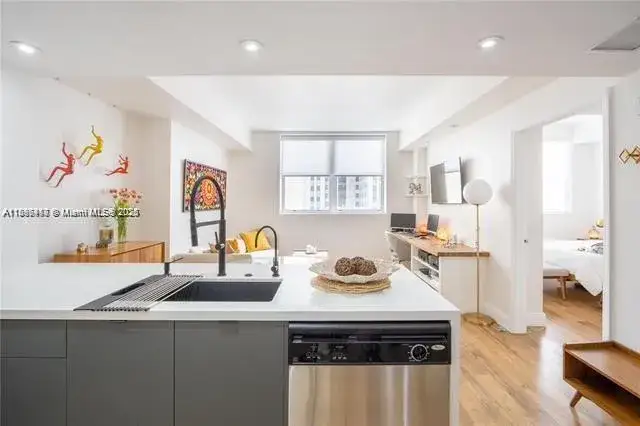 1 bedroom 1 bath Residential for sale at 111 E Flagler St # 708, Miami FL 33131