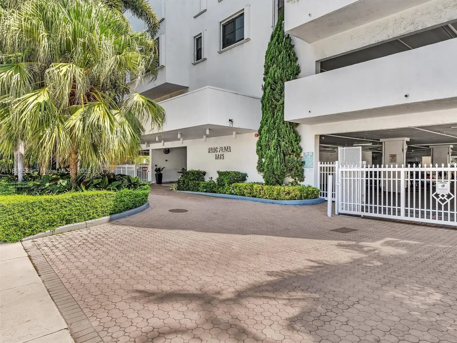 2 bedroom 2 bath Residential for sale at 1775 Washington Ave # 8B, Miami Beach FL 33139