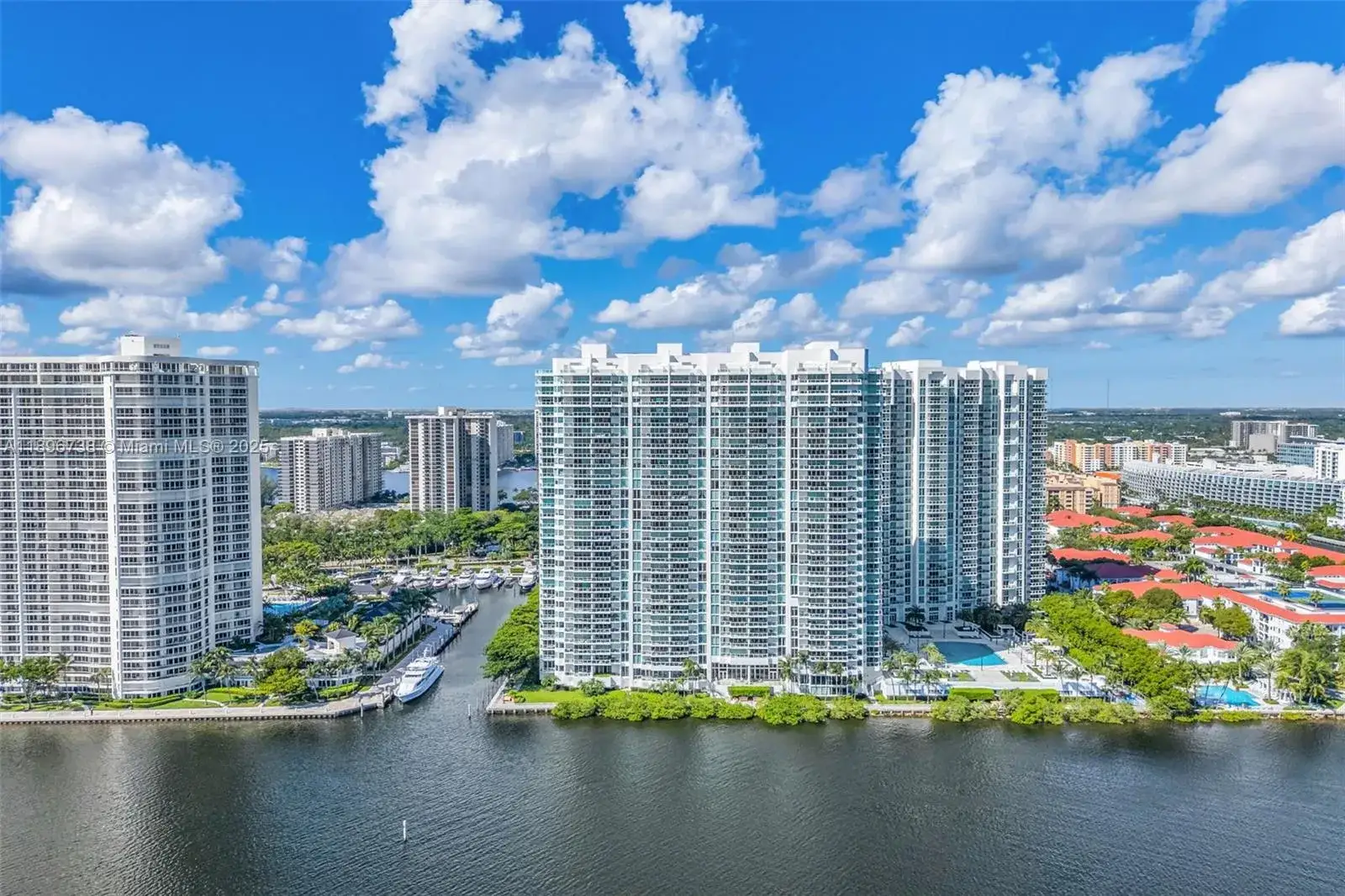 3 bedroom 3 bath Residential for sale at 3201 NE 183rd St # 1806, Aventura FL 33160