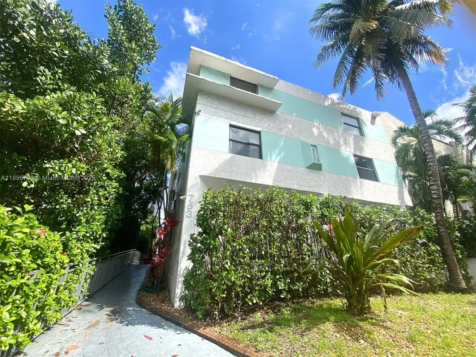 1 bedroom 1 bath Residential Lease for rent at 753 Michigan Ave # 2B, Miami Beach FL 33139
