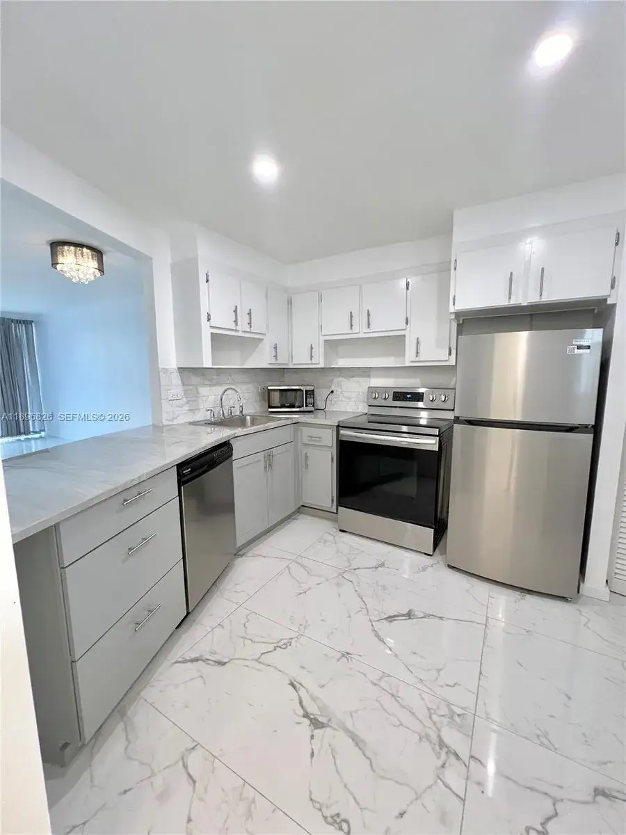 1 bedroom 1 bath Residential for sale at 1710 NE 191st St # 3, Miami FL 33179