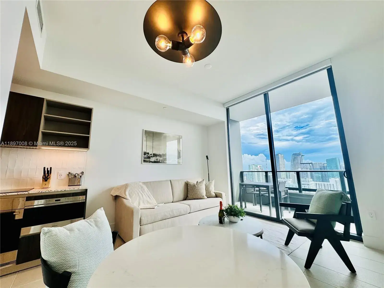 1 bedroom 1 bath Residential Lease for rent at 159 NE 6th St # 4807, Miami FL 33132