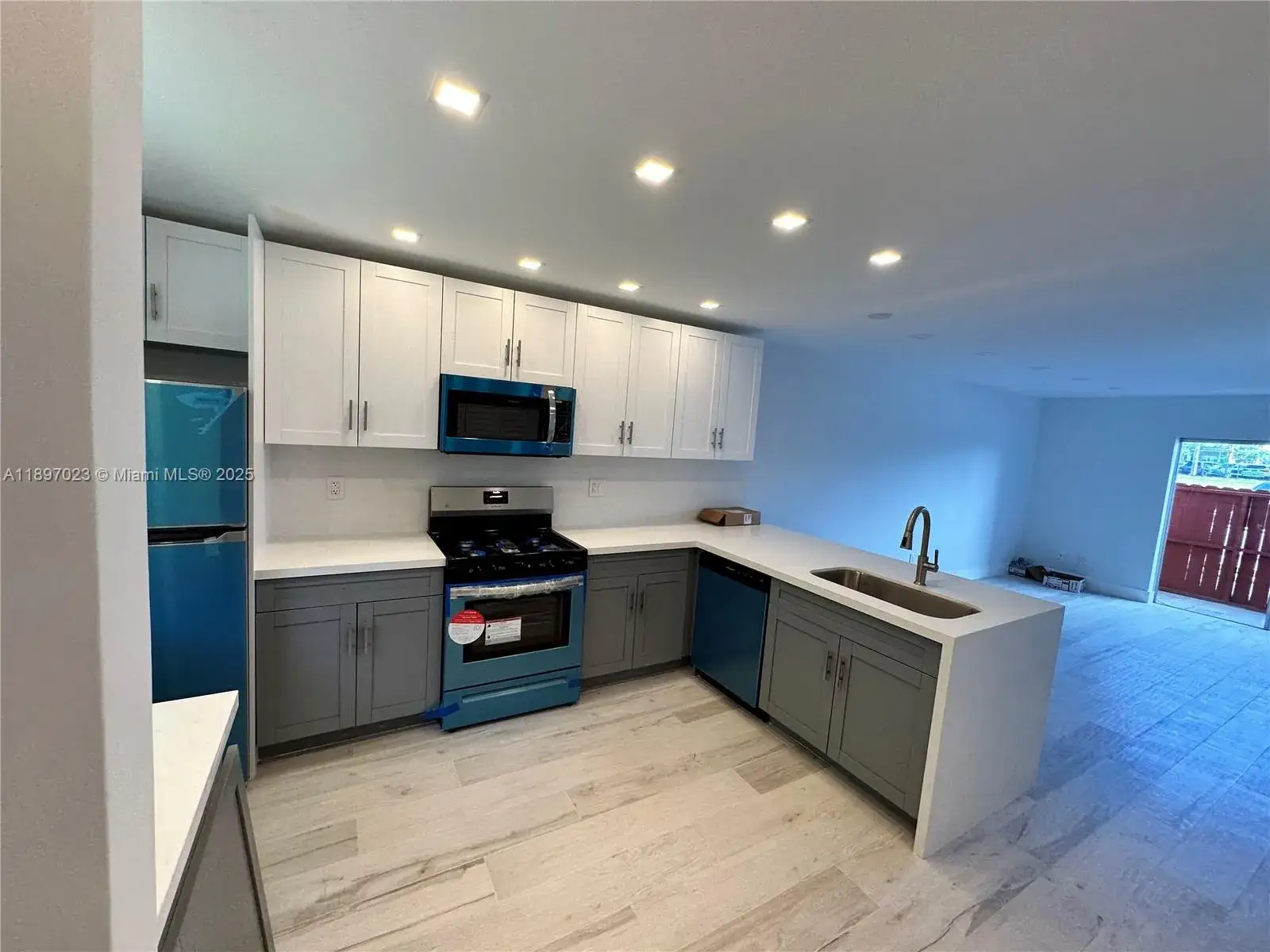 1 bedroom 1 bath Residential for sale at 8600 SW 67th Ave # 906, Pinecrest FL 33156