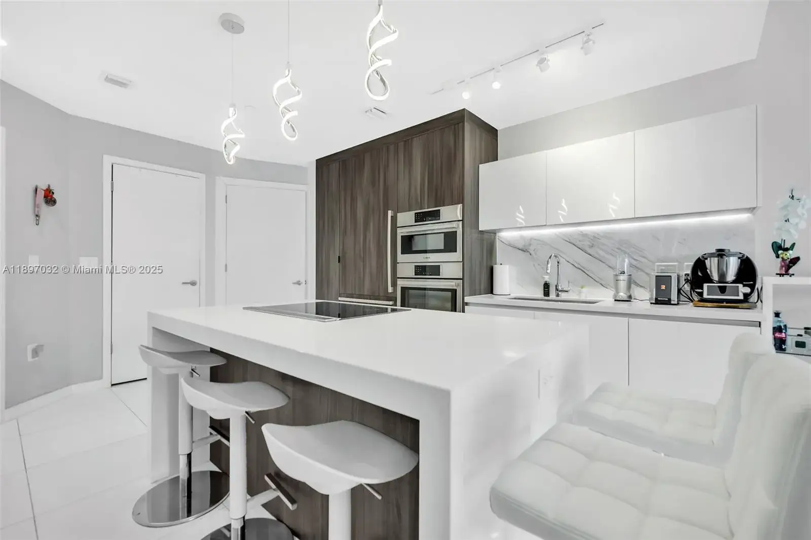 2 bedroom 2 bath Residential for sale at 851 NE 1st Ave # 806, Miami FL 33132