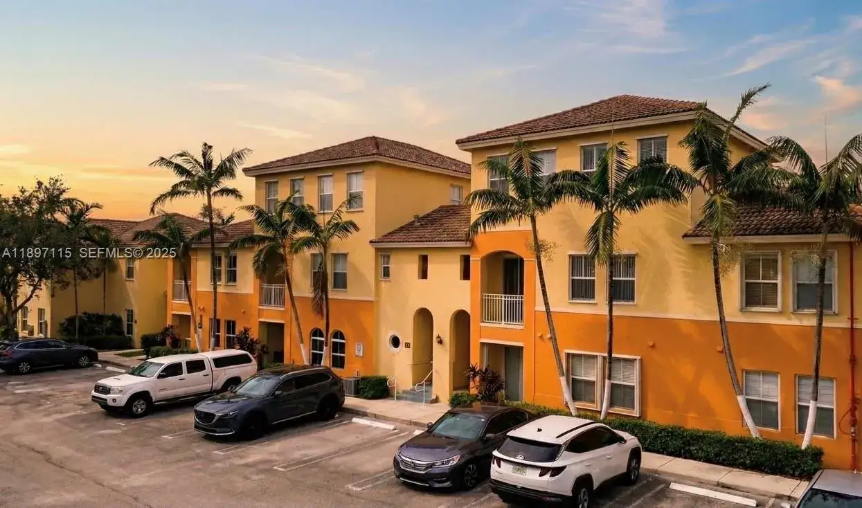 2 bedroom 2 bath Residential for sale at 10012 NW 7th St # 208, Miami FL 33172