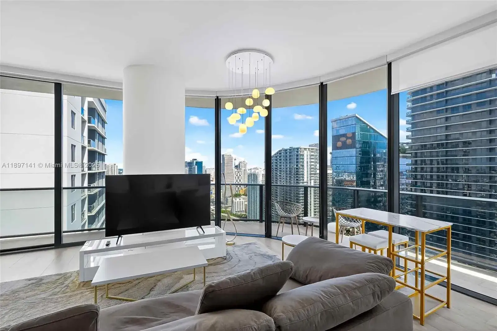 3 bedroom 3 bath Residential Lease for rent at 55 SW 9th St # 4301, Miami FL 33130