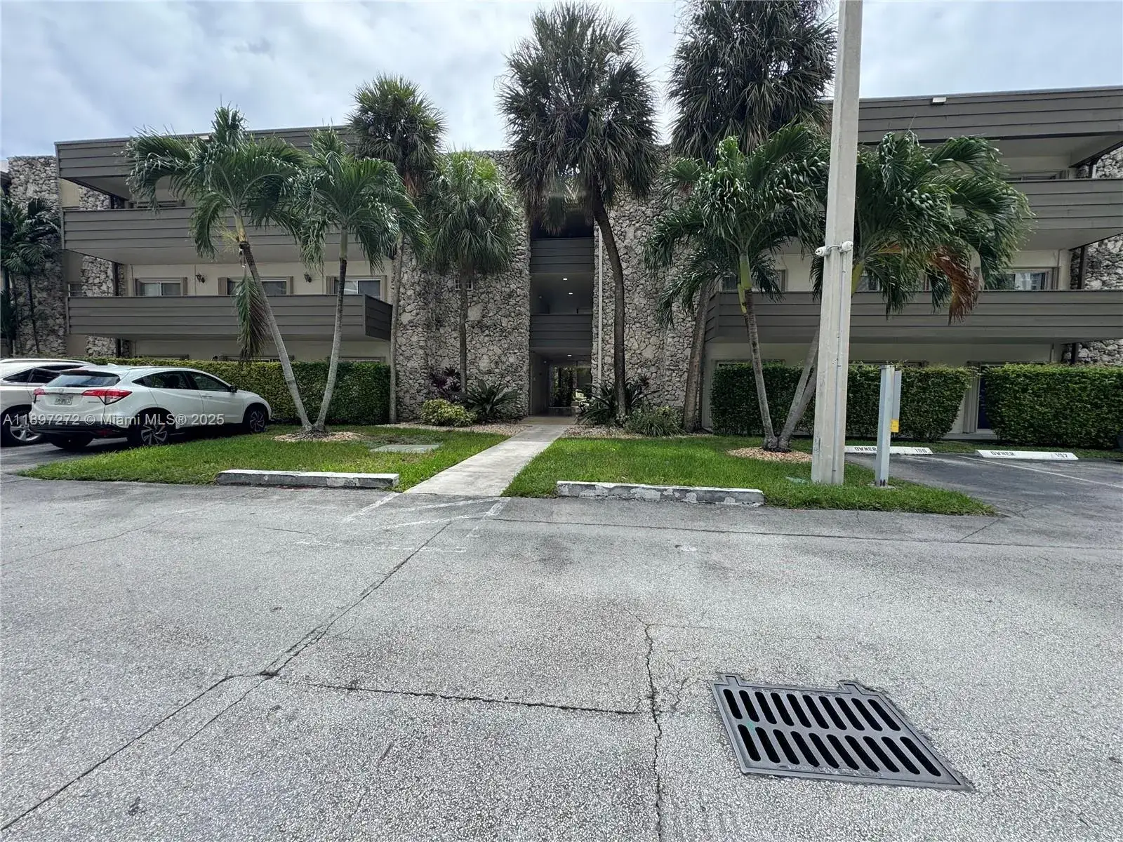 2 bedroom 2 bath Residential Lease for rent at 8315 SW 72nd Ave # 101B, Miami FL 33143