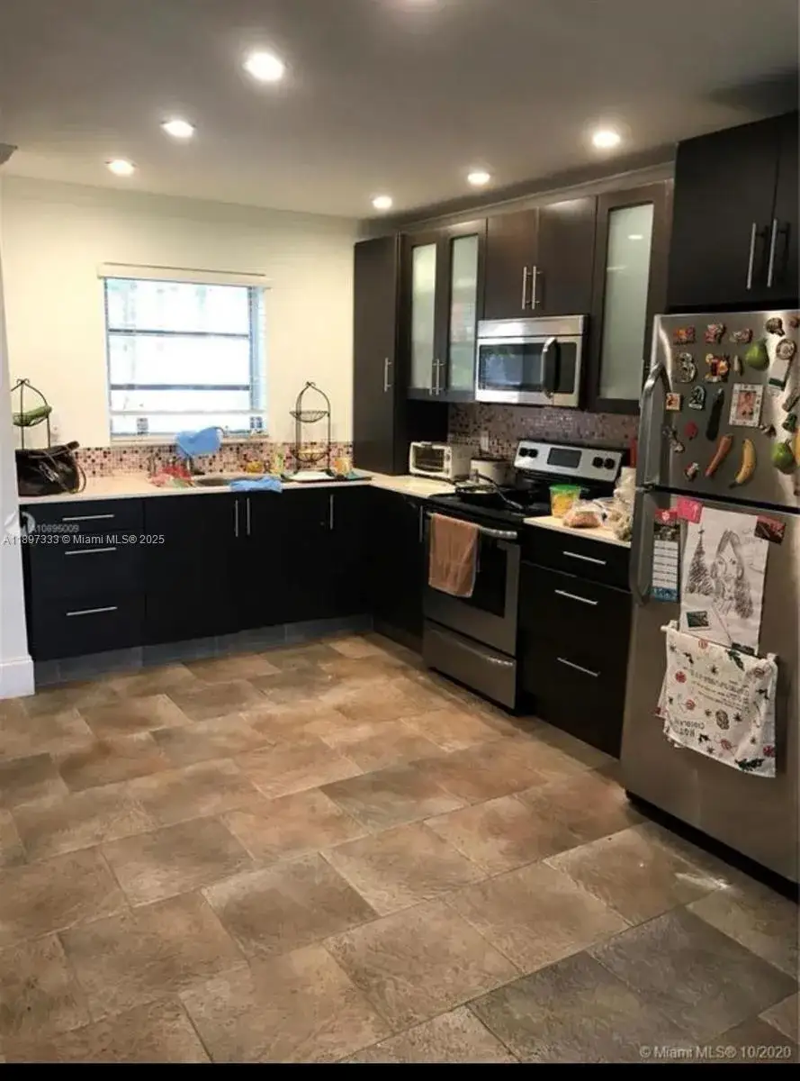 2 bedroom 1 bath Residential Lease for rent at 7344 SW 82nd St # C113, Miami FL 33143