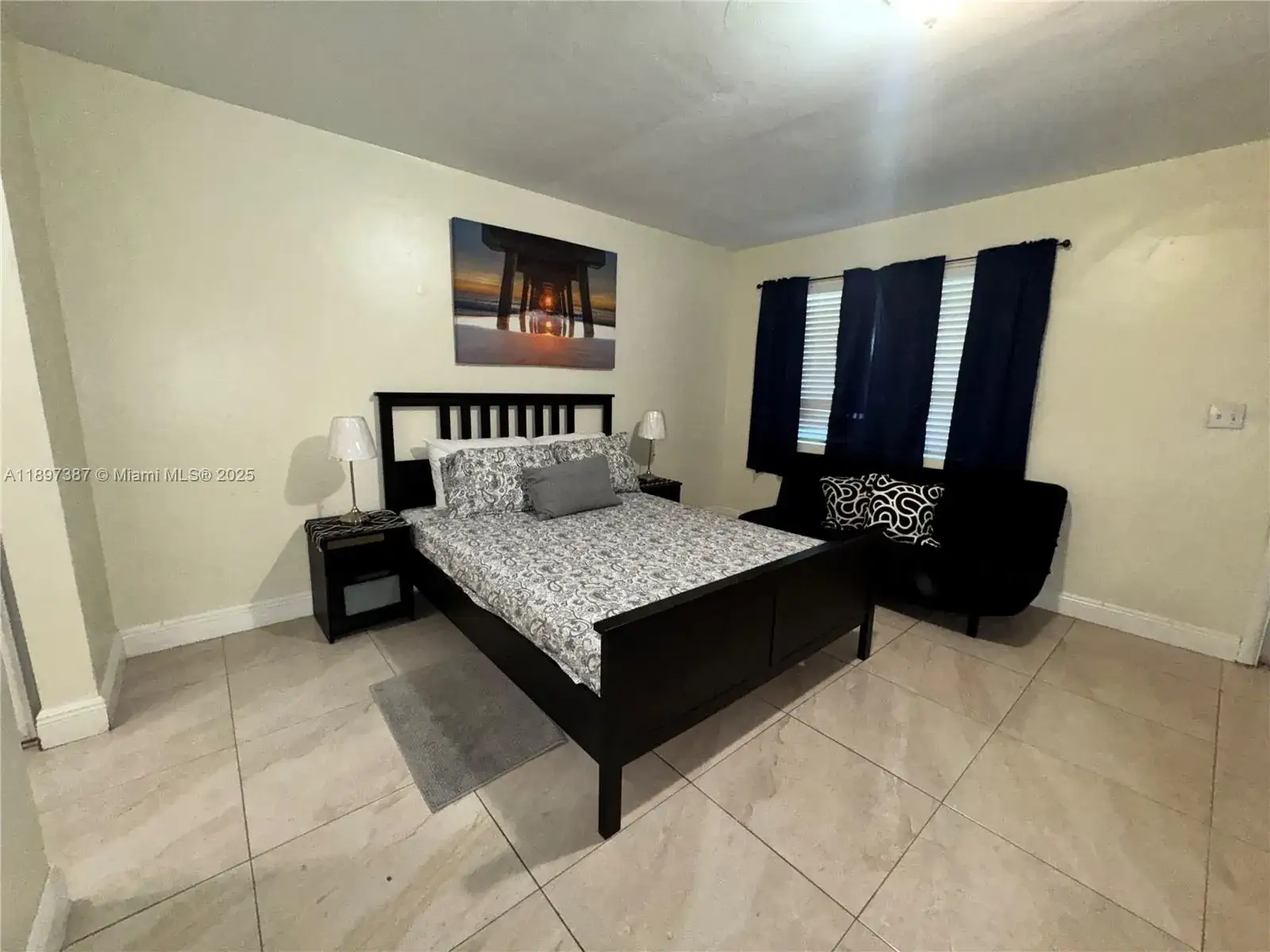 1 bedroom 1 bath Residential Lease for rent at 2305 Monroe St # 4, Hollywood FL 33020