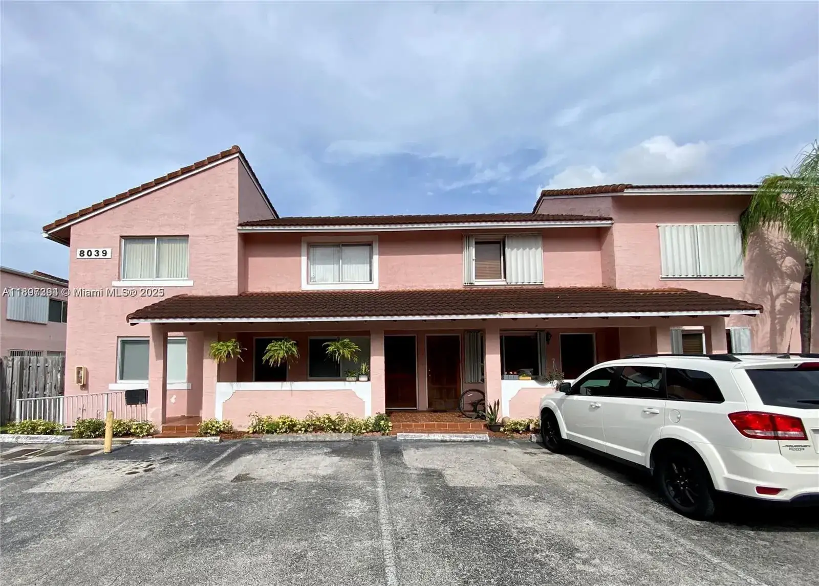 2 bedroom 2 bath Residential Lease for rent at 8039 Lake Dr # 201, Doral FL 33166