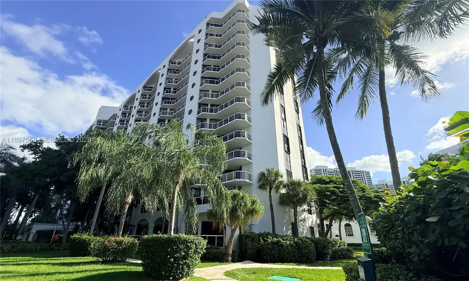 2 bedroom 2 bath Residential Lease for rent at 3610 Yacht Club Dr # 414, Aventura FL 33180