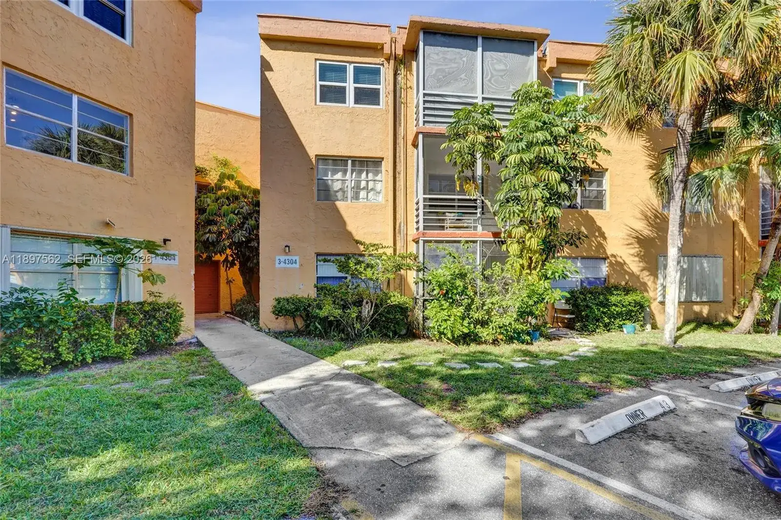 2 bedroom 2 bath Residential for sale at 4314 NW 9th Ave # 3D, Deerfield Beach FL 33064