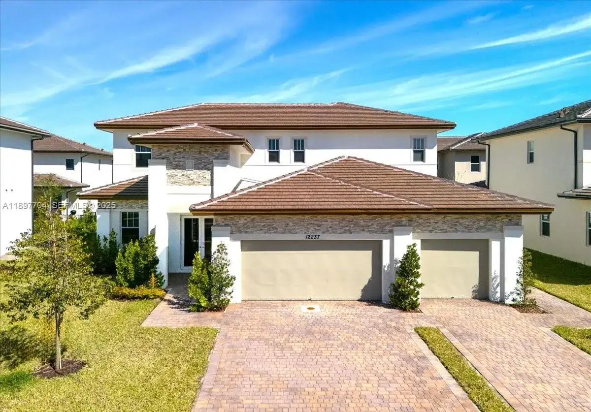 5 bedroom 4 bath Residential Lease for rent at 12237 SW 43rd Ct, Davie FL 33330