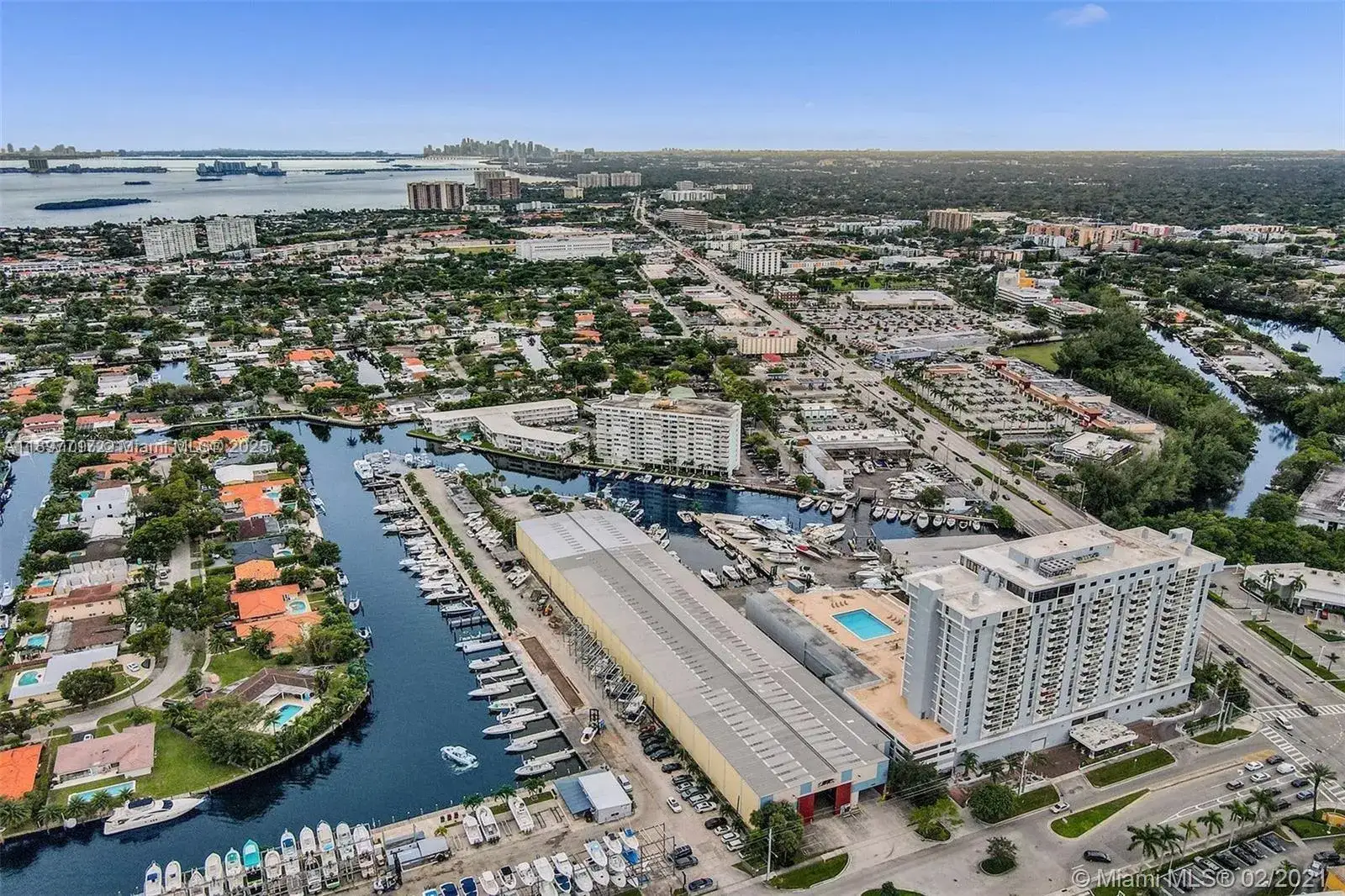 1 bedroom 1 bath Residential for sale at 13499 Biscayne Blvd # 811, North Miami FL 33181