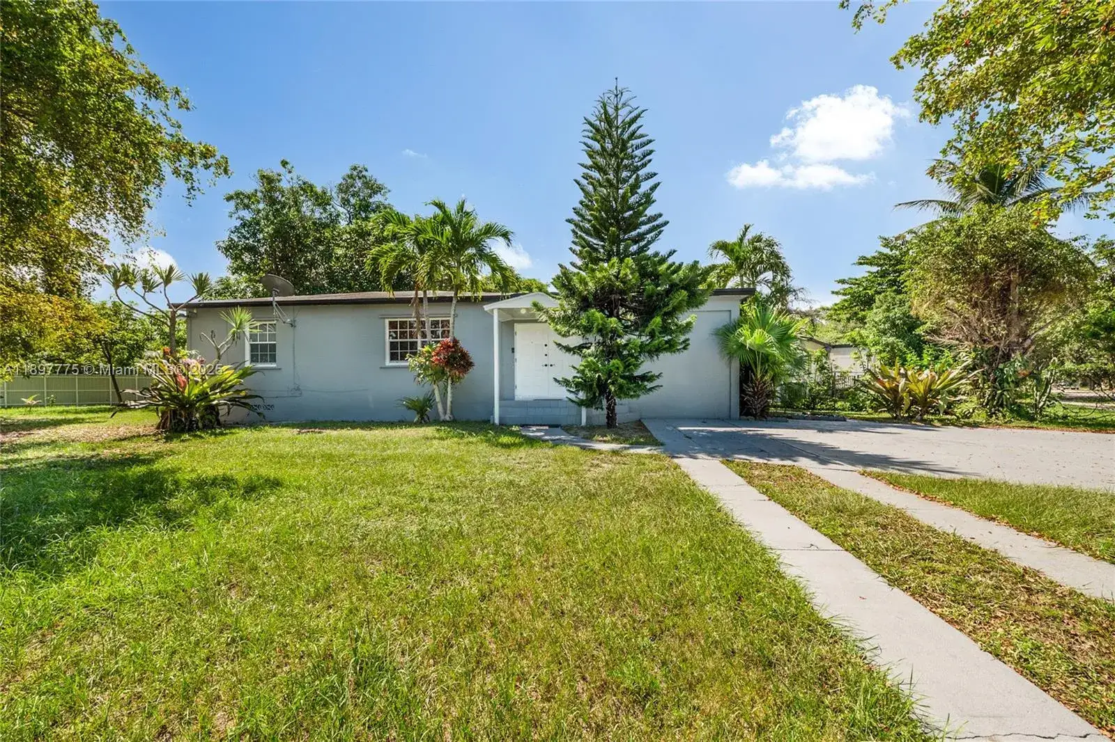 2 bedroom 1 bath Residential for sale at 1590 NE 141st St, North Miami FL 33161