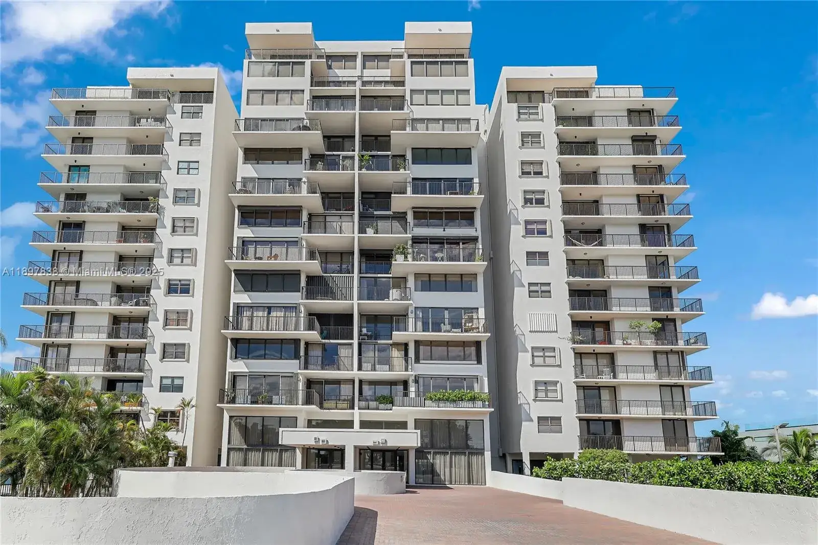 2 bedroom 2 bath Residential Lease for rent at 801 N Venetian Dr # 903, Miami FL 33139