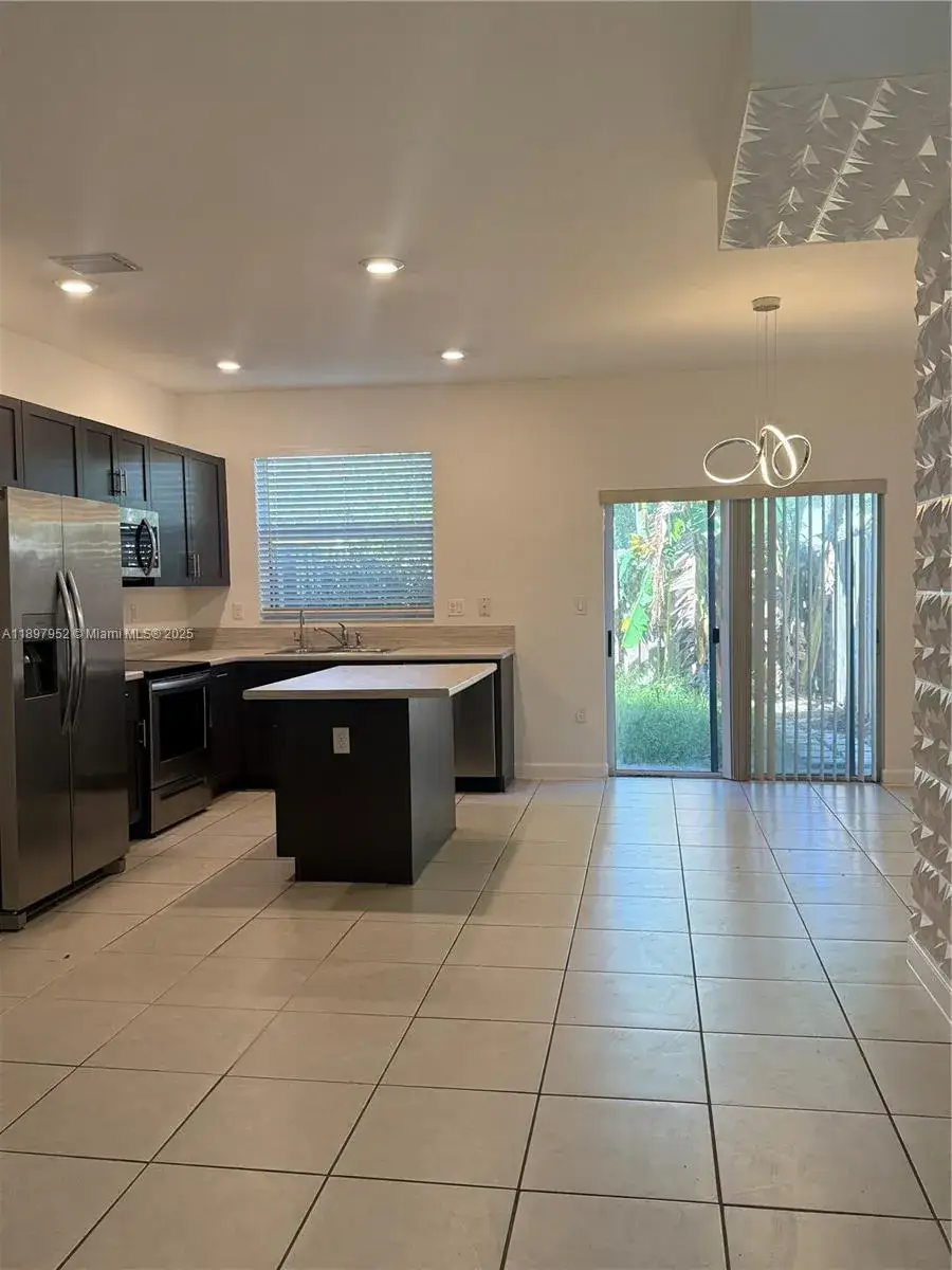 3 bedroom 3 bath Residential for sale at 2739 SE 17th St, Homestead FL 33035