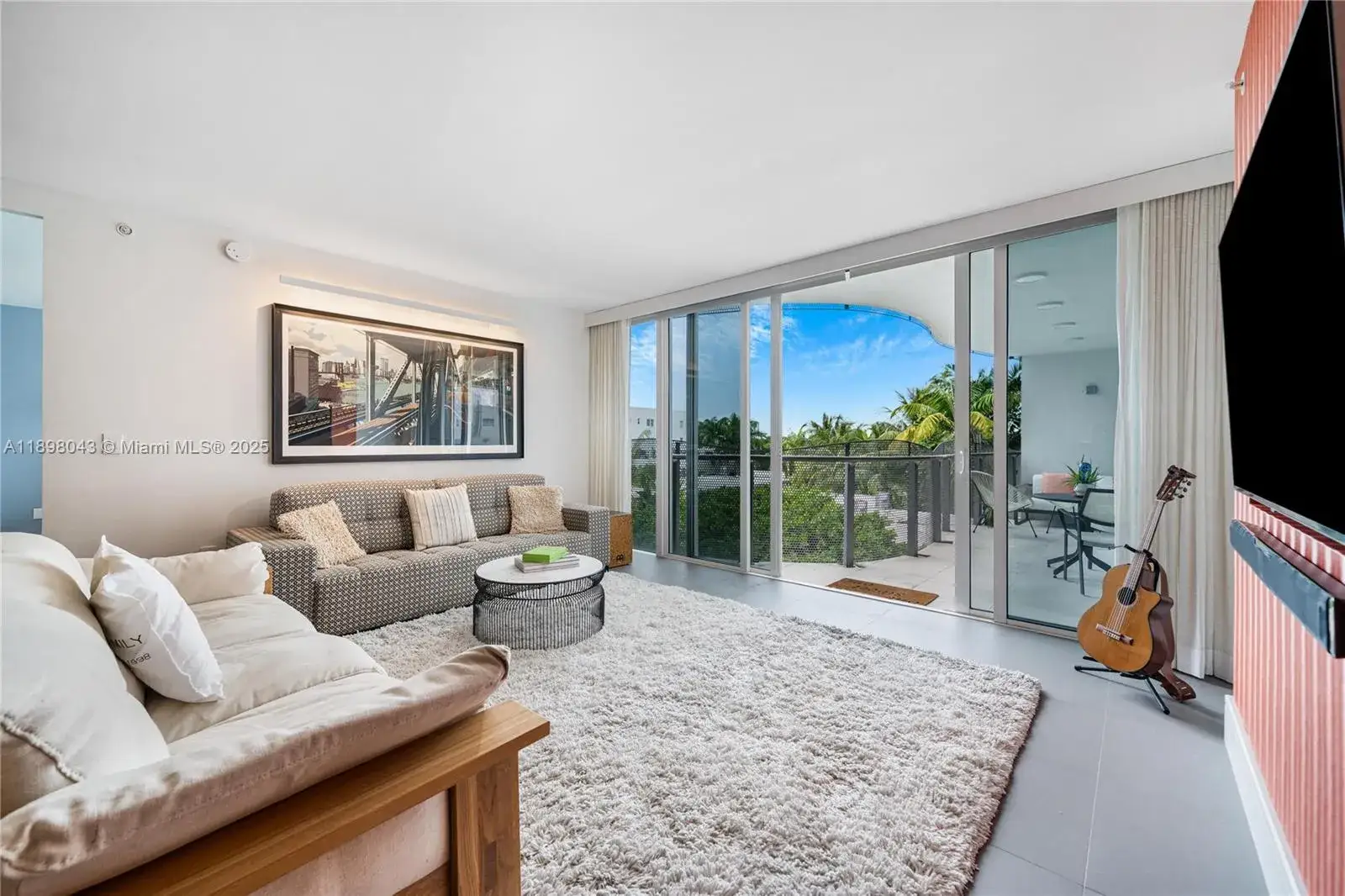 3 bedroom 3 bath Residential for sale at 2155 Washington Ct # 407, Miami Beach FL 33139