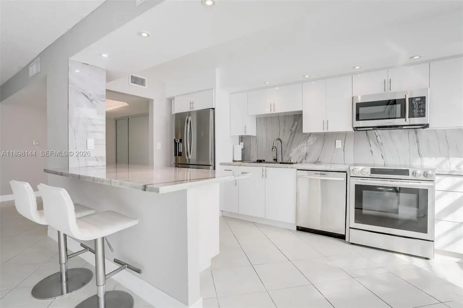 2 bedroom 2 bath Residential for sale at 18071 Biscayne Blvd # 1204, Aventura FL 33160