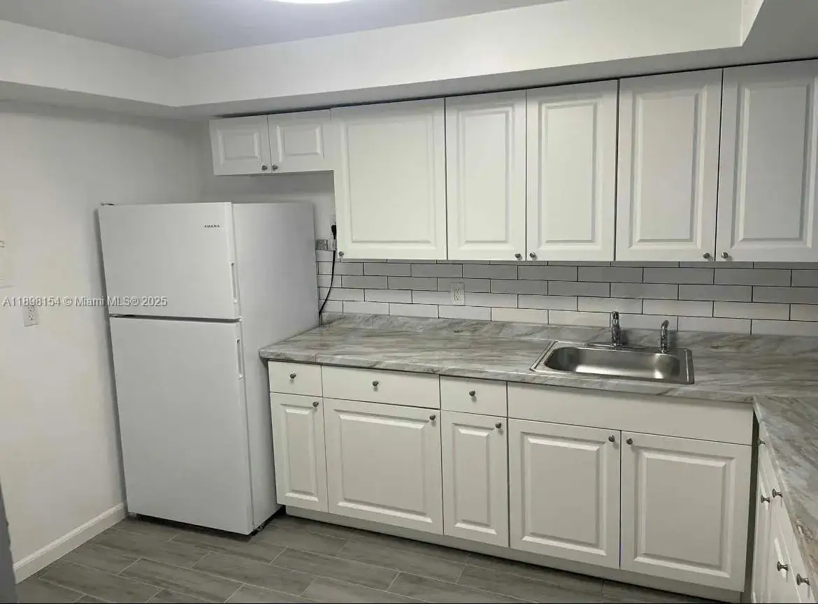 1 bedroom 1 bath Residential Lease for rent at 1351 NE MIAMI GARDENS DR # 1421E, Miami FL 33179
