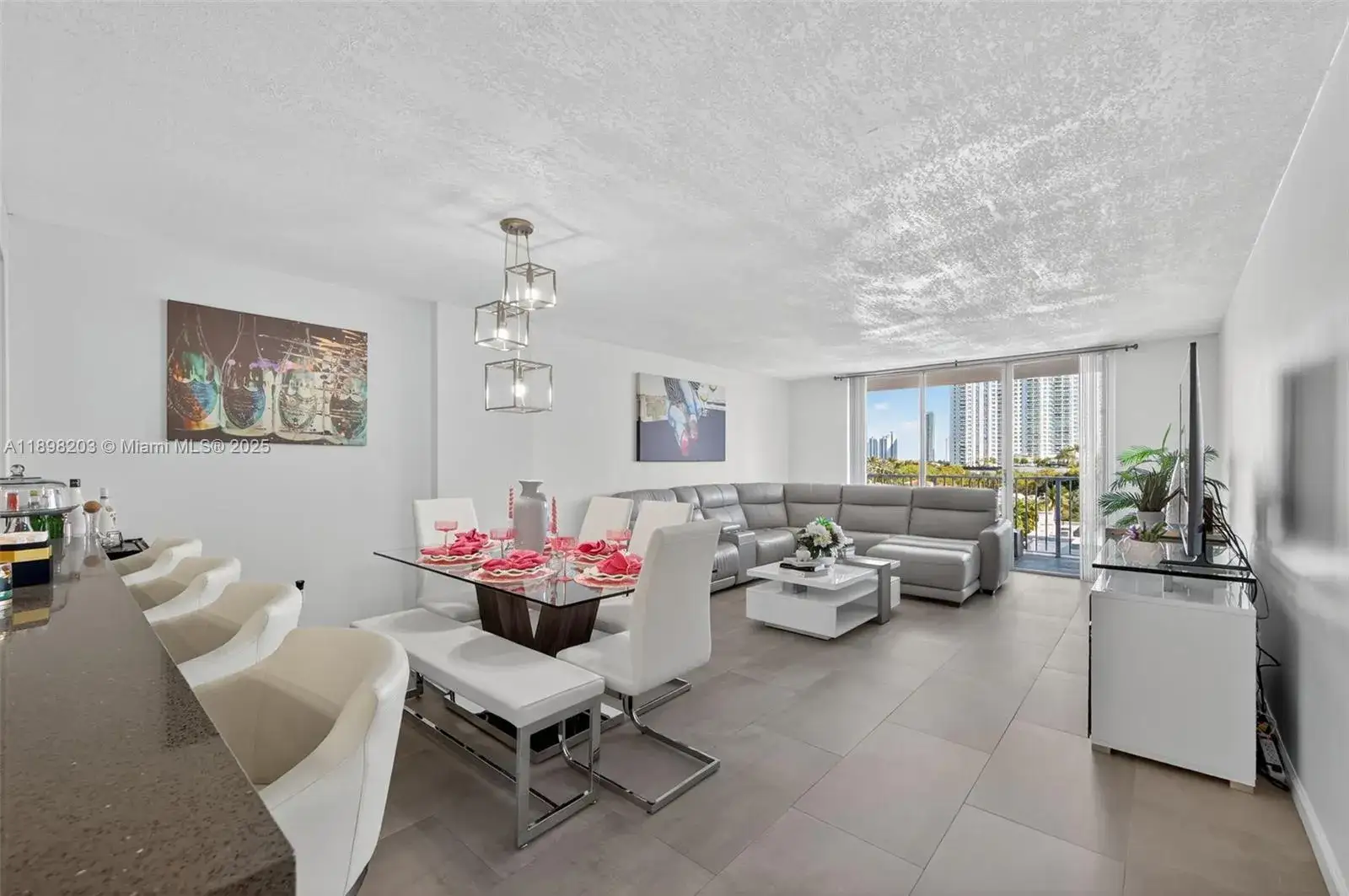 1 bedroom 1 bath Residential for sale at 2851 NE 183rd St # 605E, Aventura FL 33160