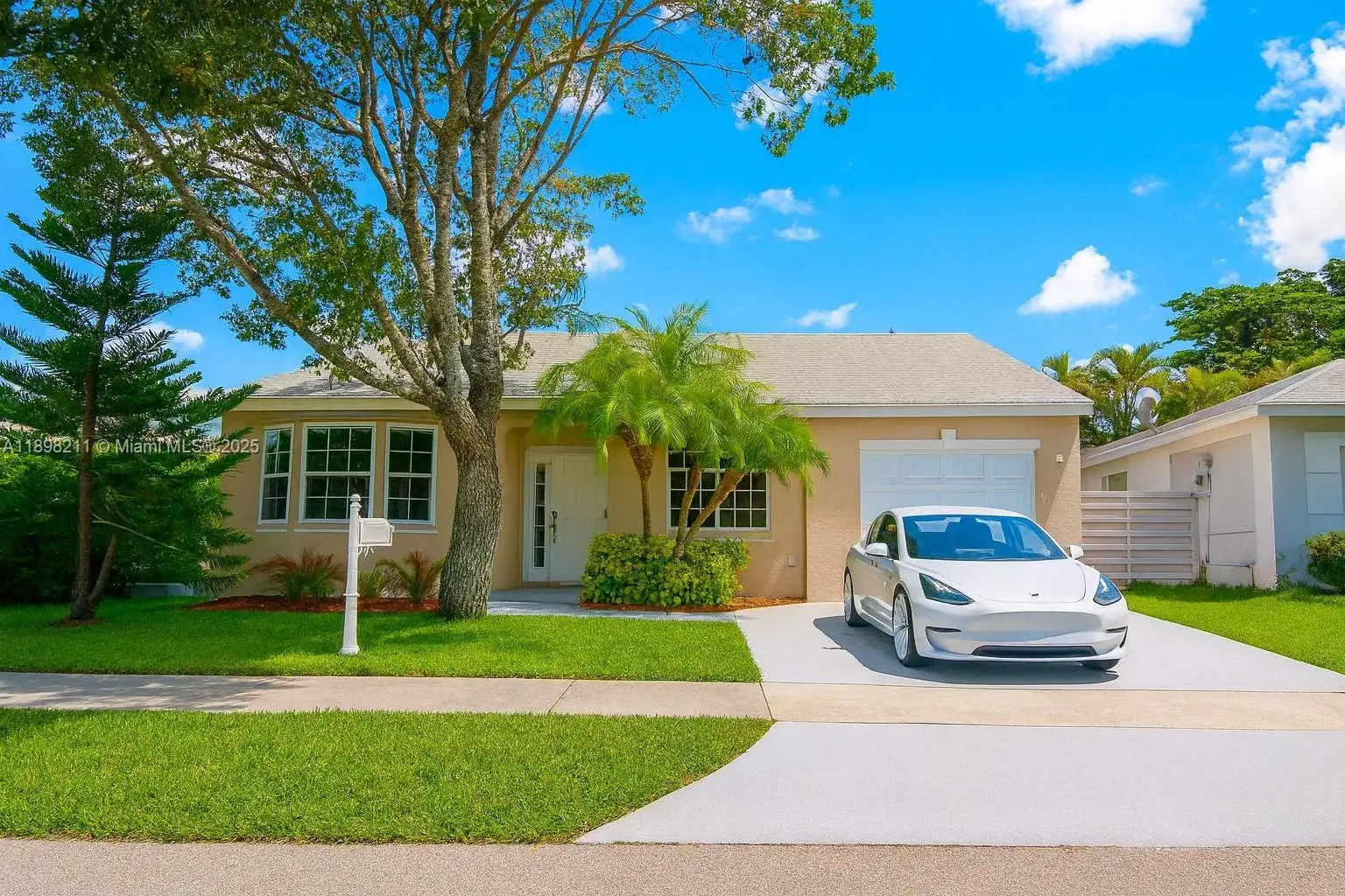 3 bedroom 2 bath Residential Lease for rent at 14478 SW 139th Ave Cir W # 14478, Miami FL 33186